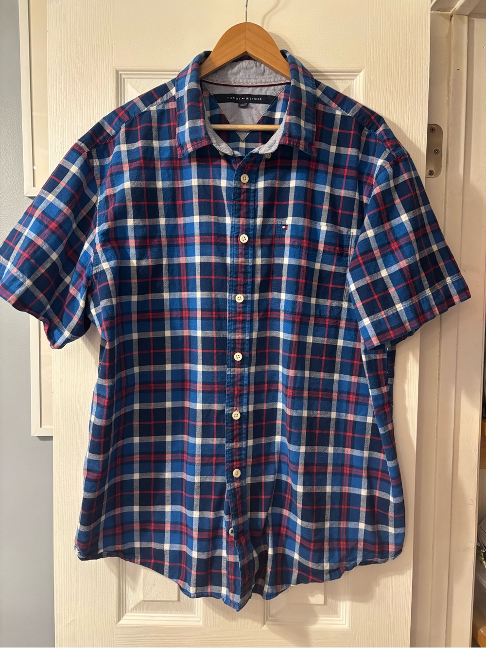 Tommy Hilfiger Men's Navy Blue Plaid Short-Sleeve Button-Down Shirt